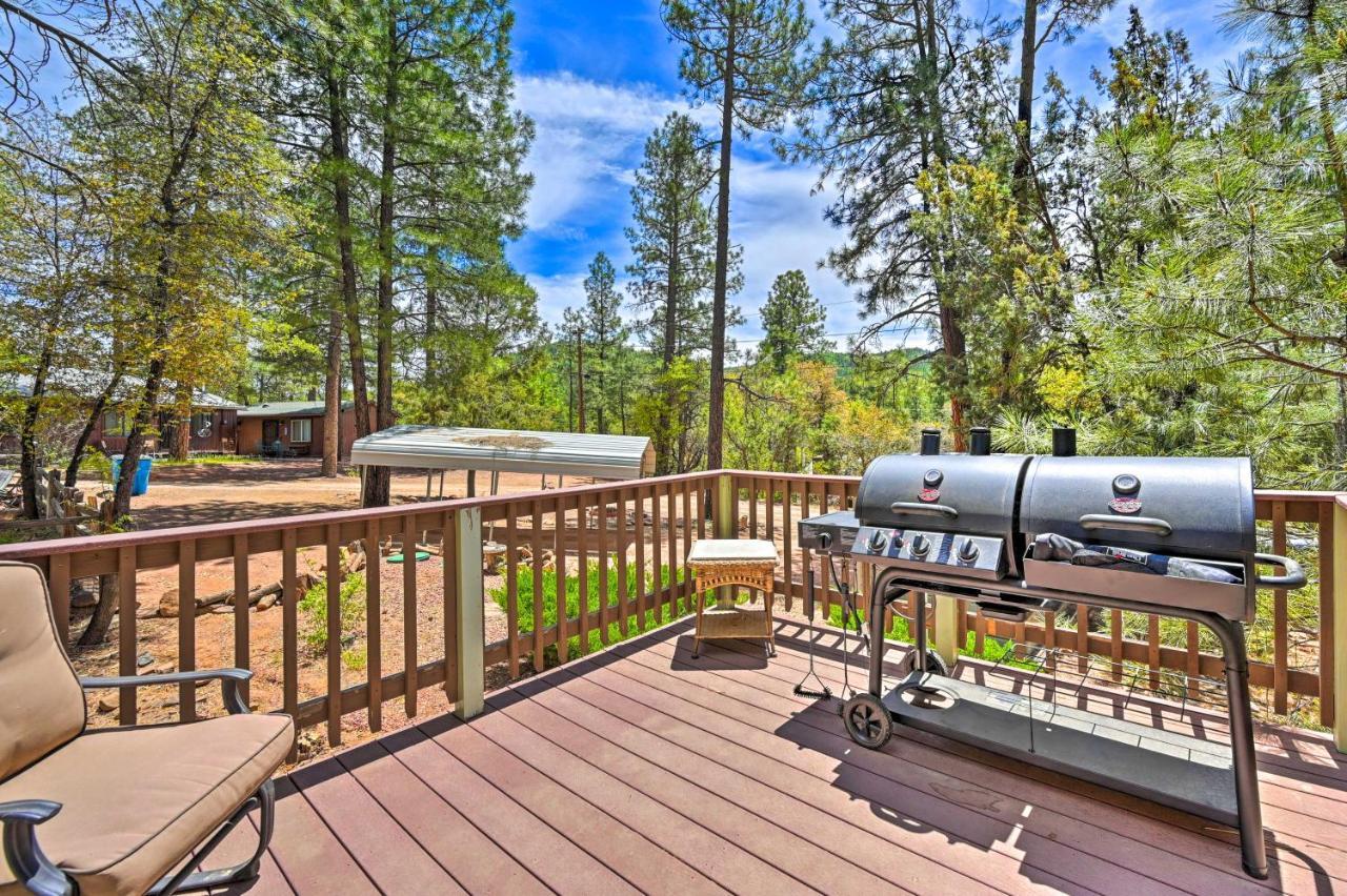 Pine Cabin In The Woods With Yard And Grill! Ngoại thất bức ảnh
